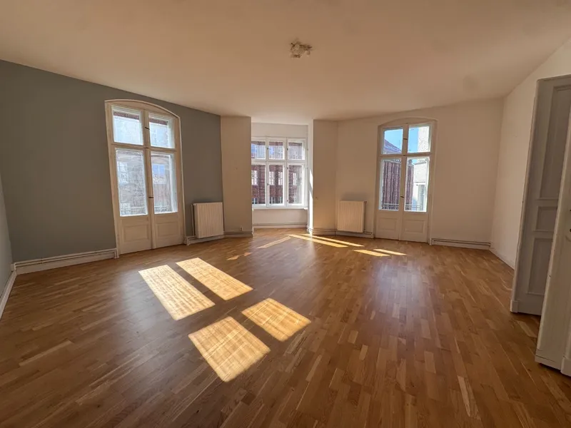 Teilgewerbliche Vermietung! Großzügige Altbauwohnung mit klassischem Charme in Berlin Mitte! — photo 1